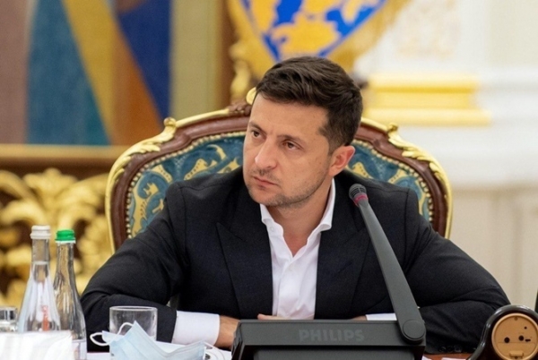 Зеленский попросил у ЕС 900 миллионов евро на украинские дороги Зеленский попросил у ЕС 900 миллионов евро на украинские дороги